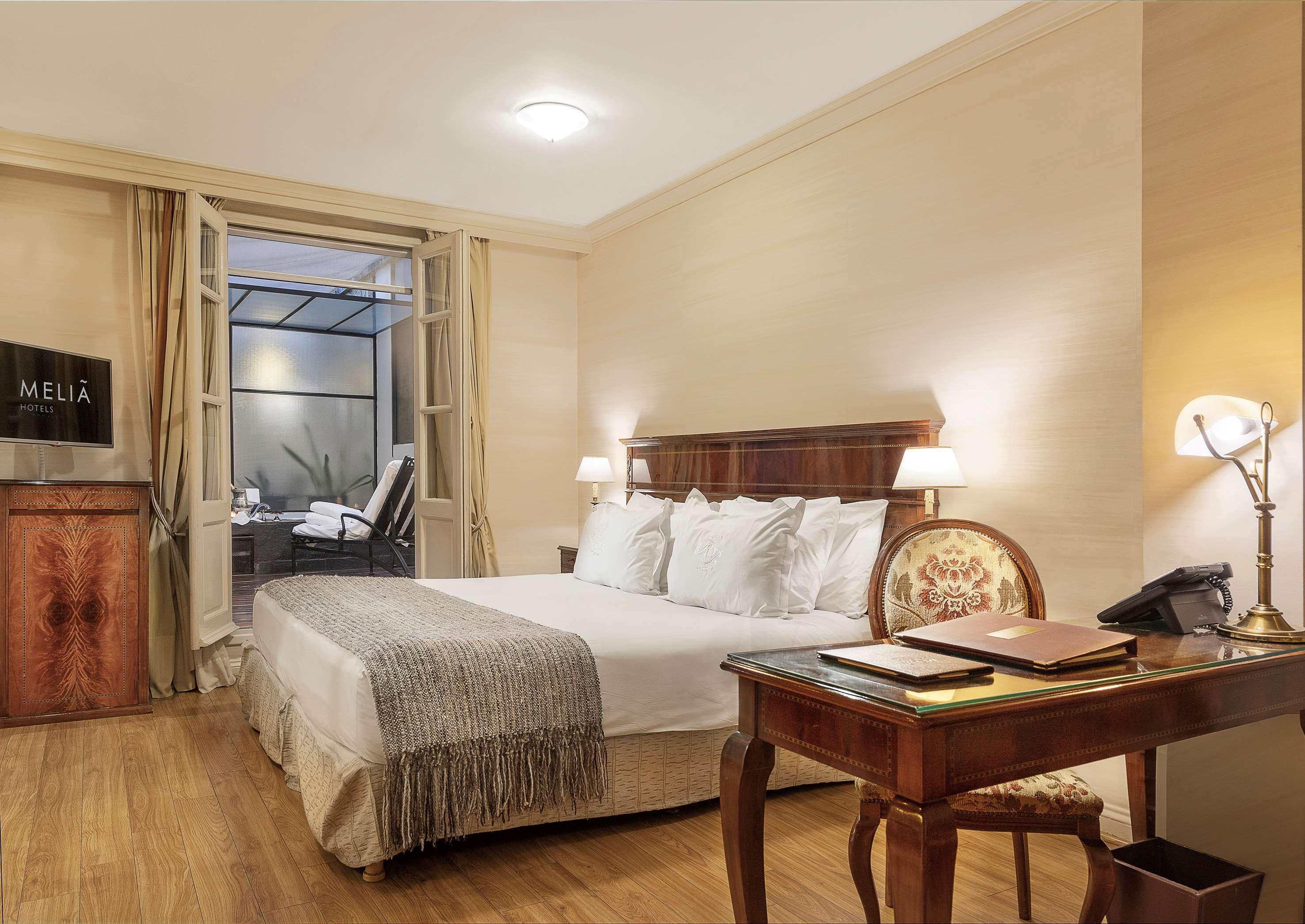 Melia Recoleta Plaza Hotel Buenos Aires Kültér fotó A room at the hotel