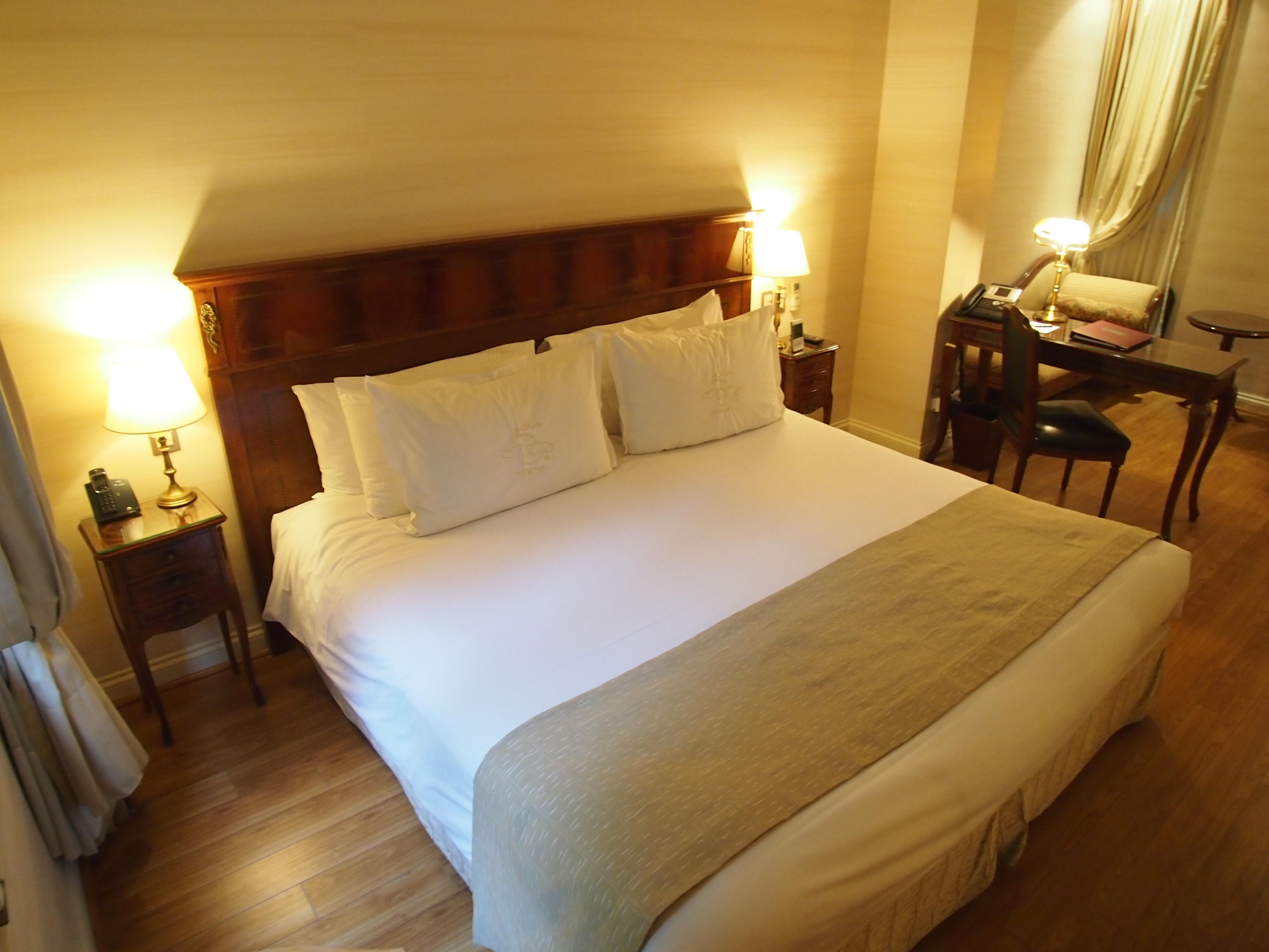 Melia Recoleta Plaza Hotel Buenos Aires Kültér fotó A bedroom at the hotel