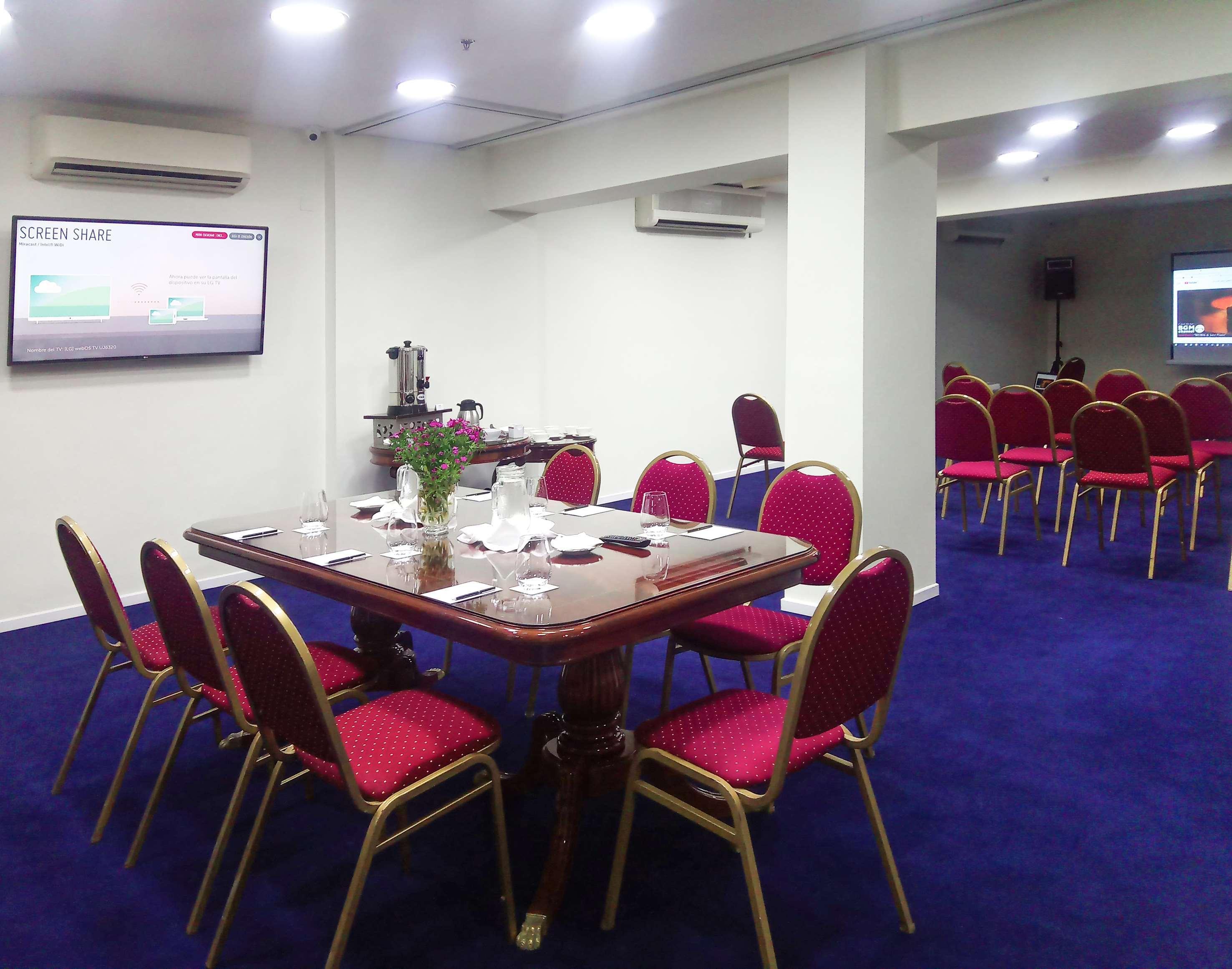 Melia Recoleta Plaza Hotel Buenos Aires Kültér fotó The boardroom at the ICC