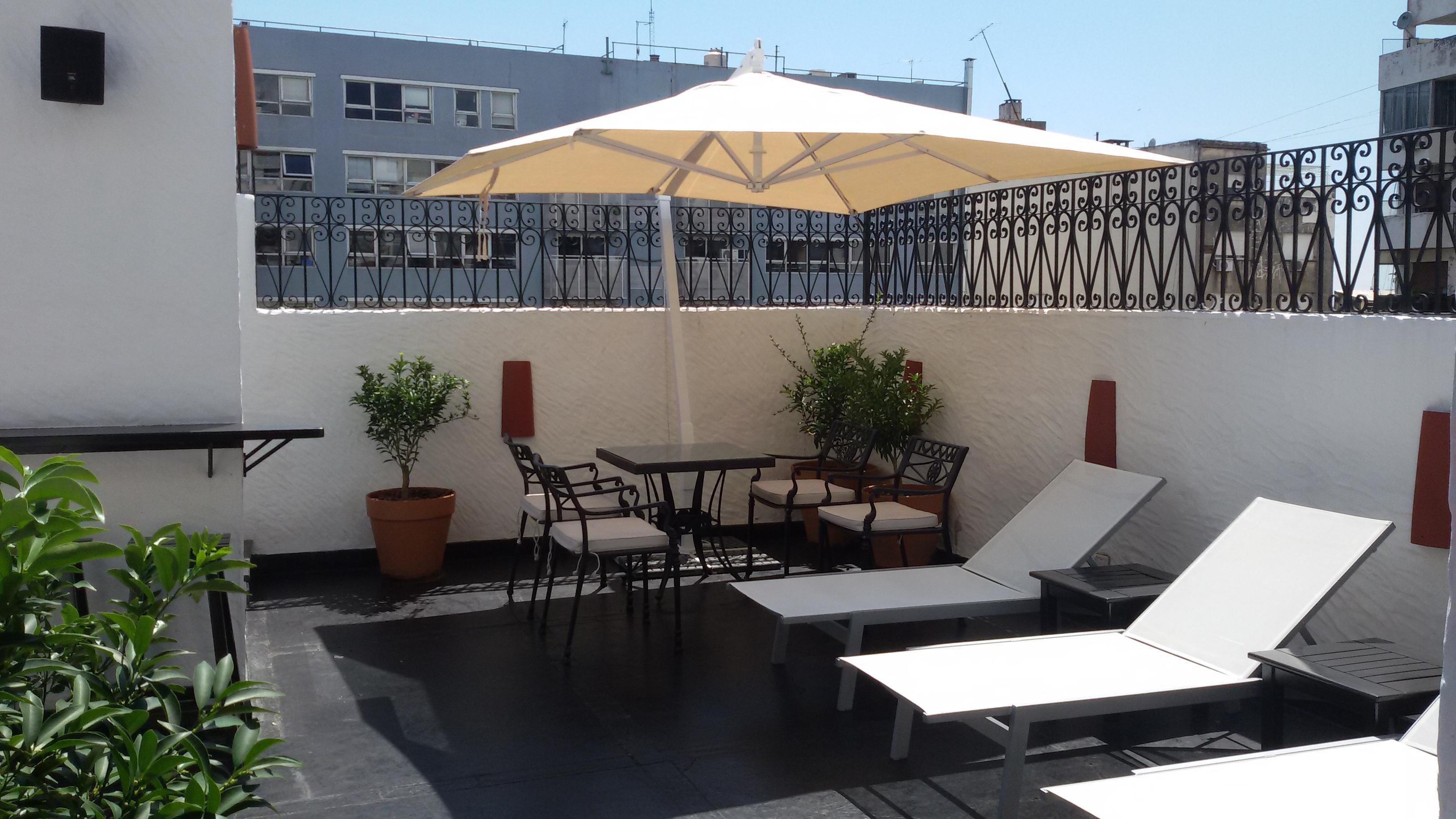 Melia Recoleta Plaza Hotel Buenos Aires Kültér fotó A typical rooftop in Madrid