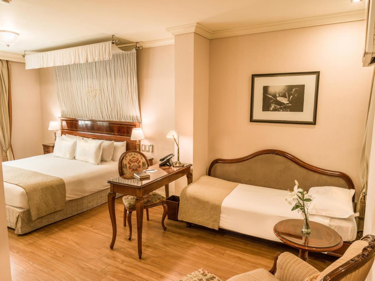 Melia Recoleta Plaza Hotel Buenos Aires Kültér fotó A room at the hotel
