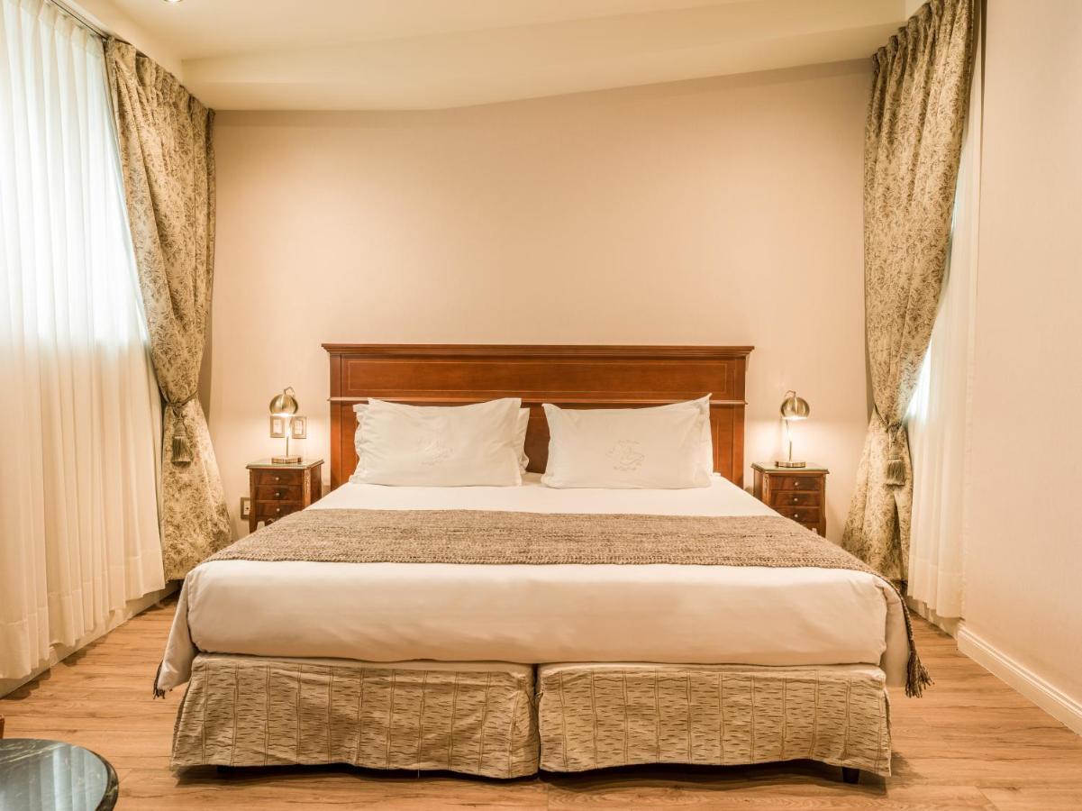 Melia Recoleta Plaza Hotel Buenos Aires Kültér fotó A bedroom at the hotel