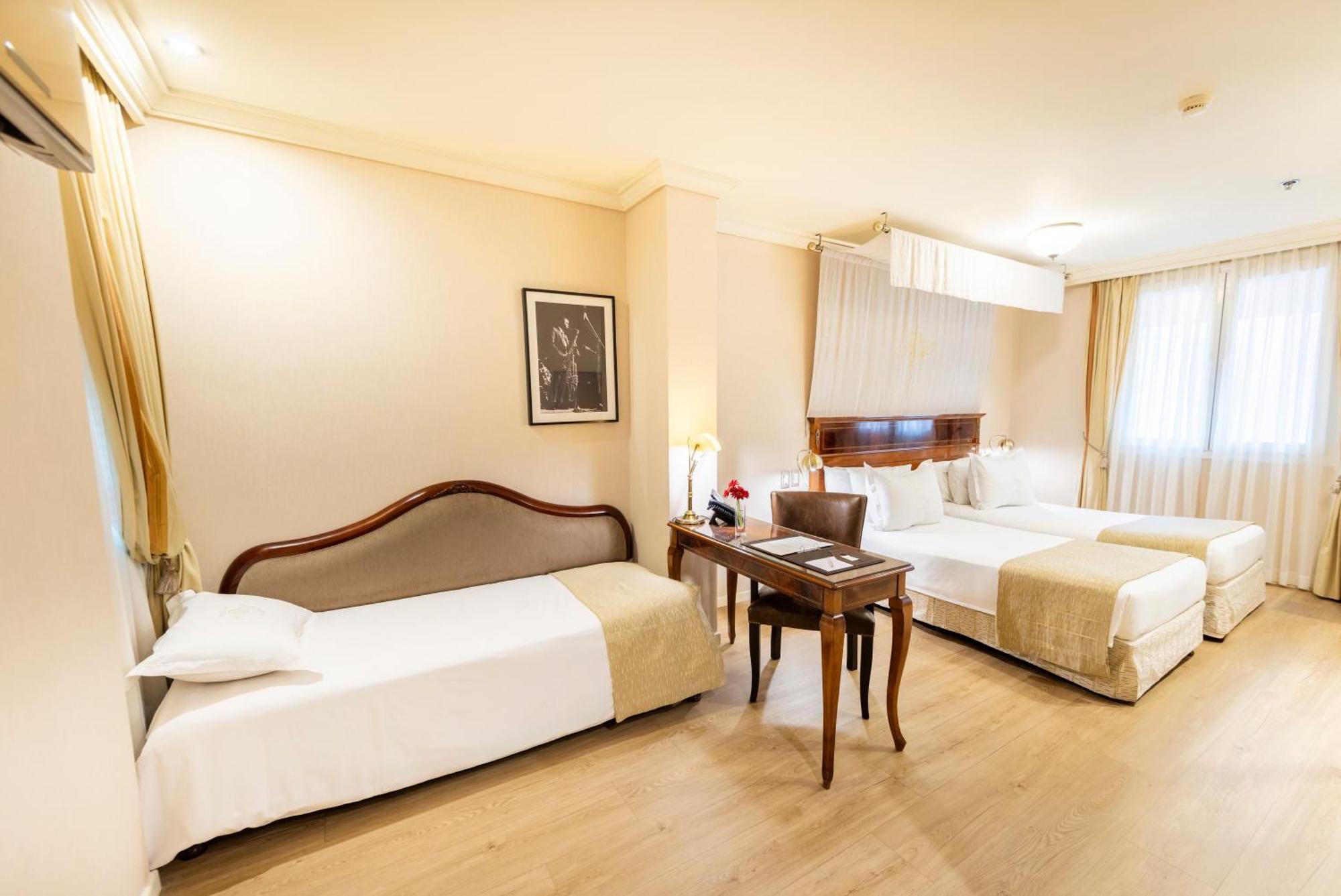 Melia Recoleta Plaza Hotel Buenos Aires Kültér fotó A room at the hotel