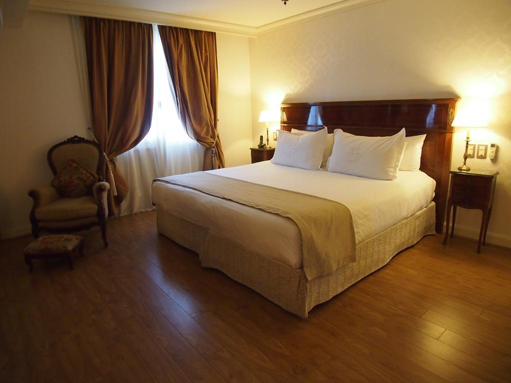 Melia Recoleta Plaza Hotel Buenos Aires Kültér fotó A room at the hotel